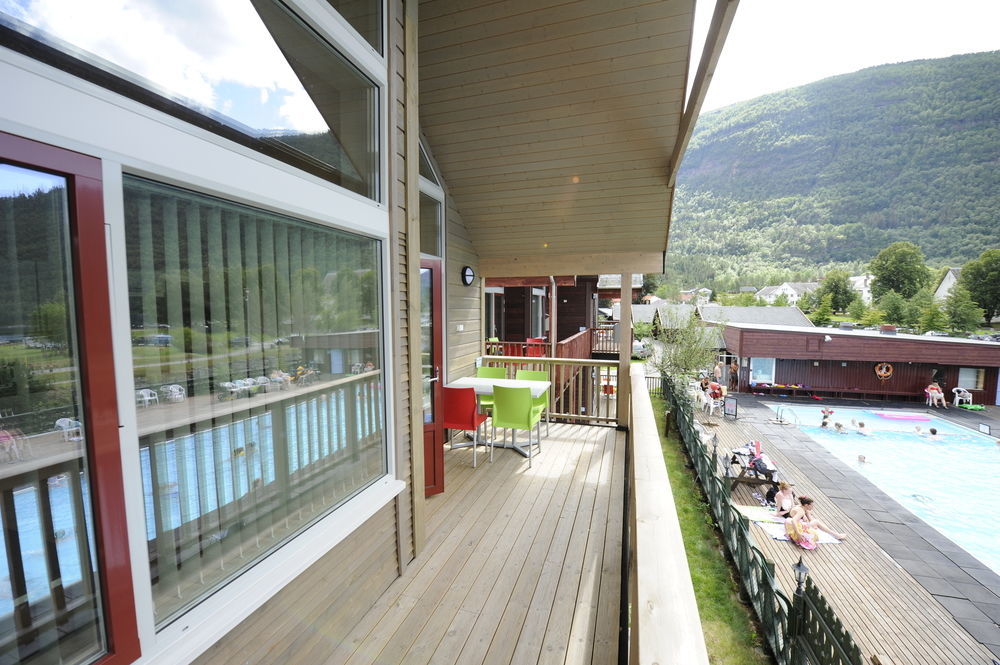 Hotel Mikkelparken Ferietun Kinsarvik Exterior foto